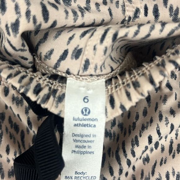 Lululemon women’s step lively crop in Dottie dash grain black pant - Picture 4 of 7